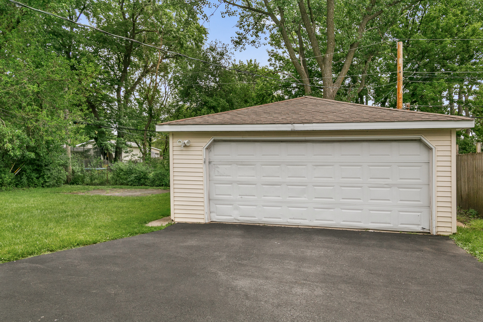 15403 Cherry Lane Property Photo 3