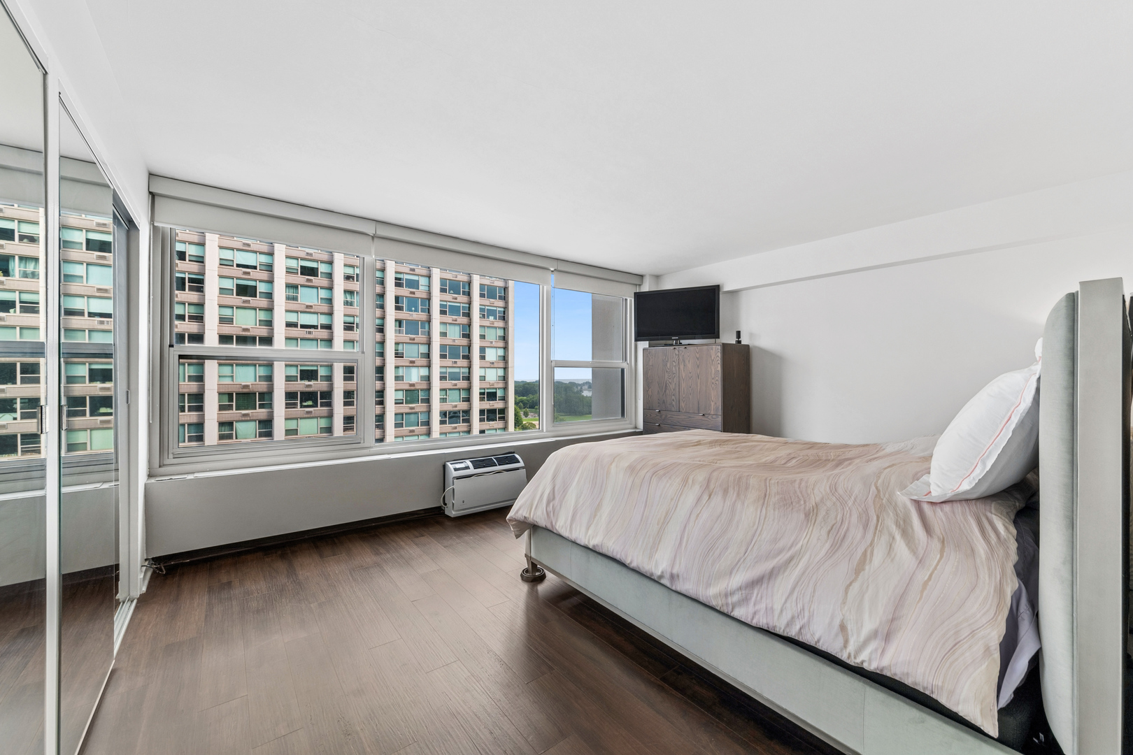 3600 N Lake Shore Drive 1308 Property Photo 9