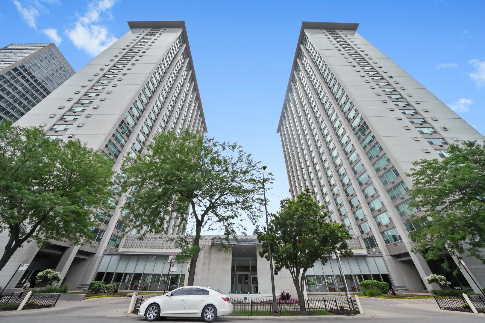3600 N Lake Shore Drive 2807