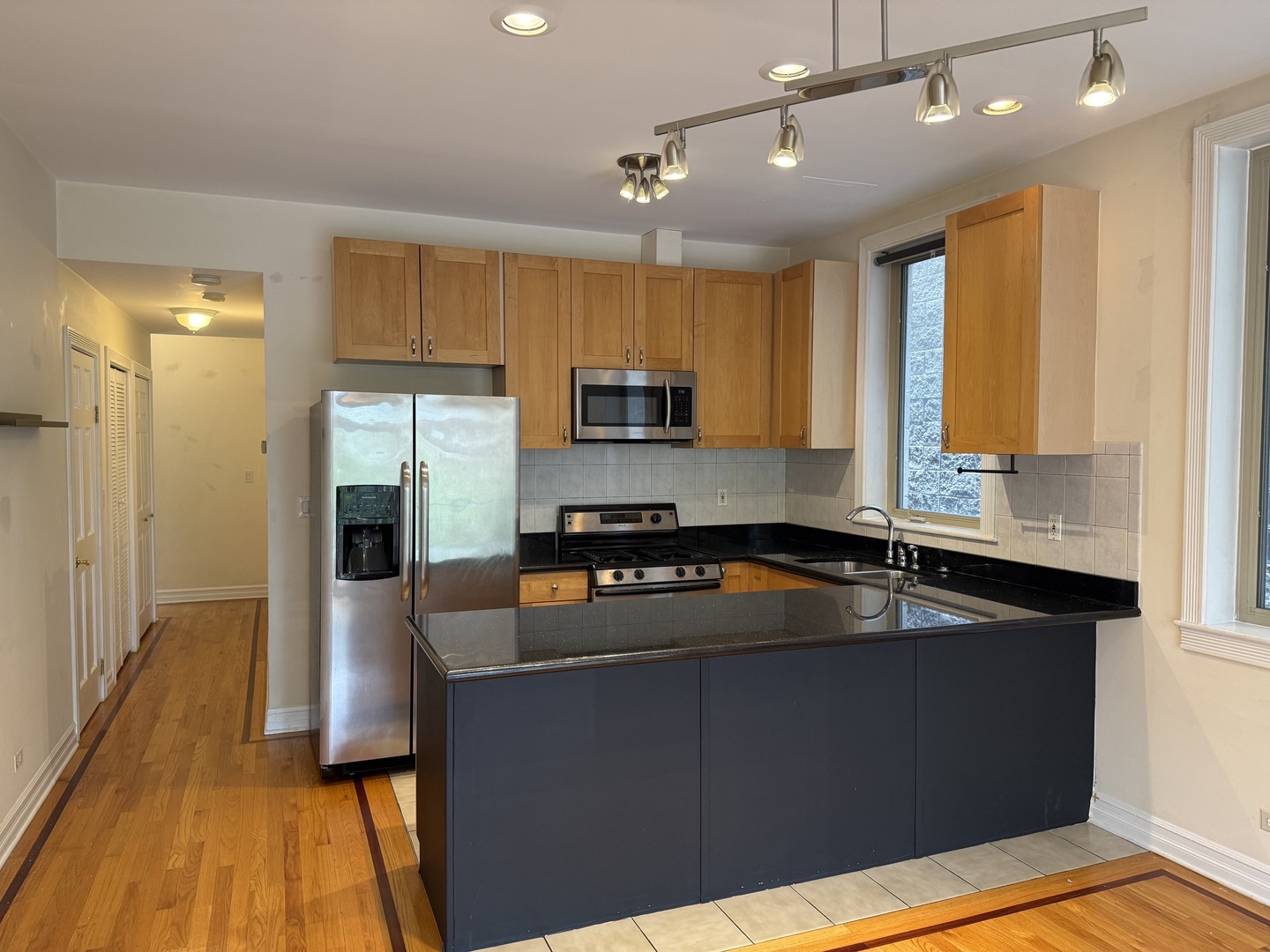 2645 W Haddon Avenue 2 Property Photo 4