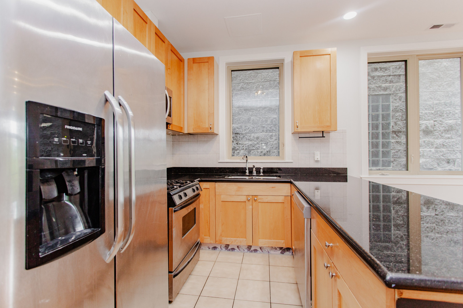 2645 W Haddon Avenue 2 Property Photo 8