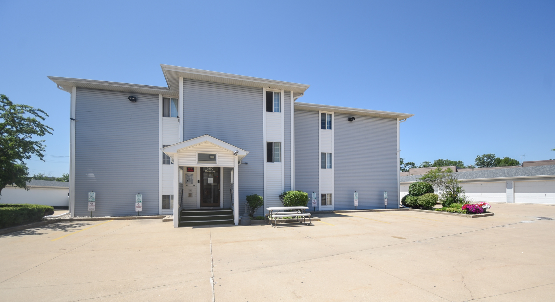 3170 W Monroe Street 112