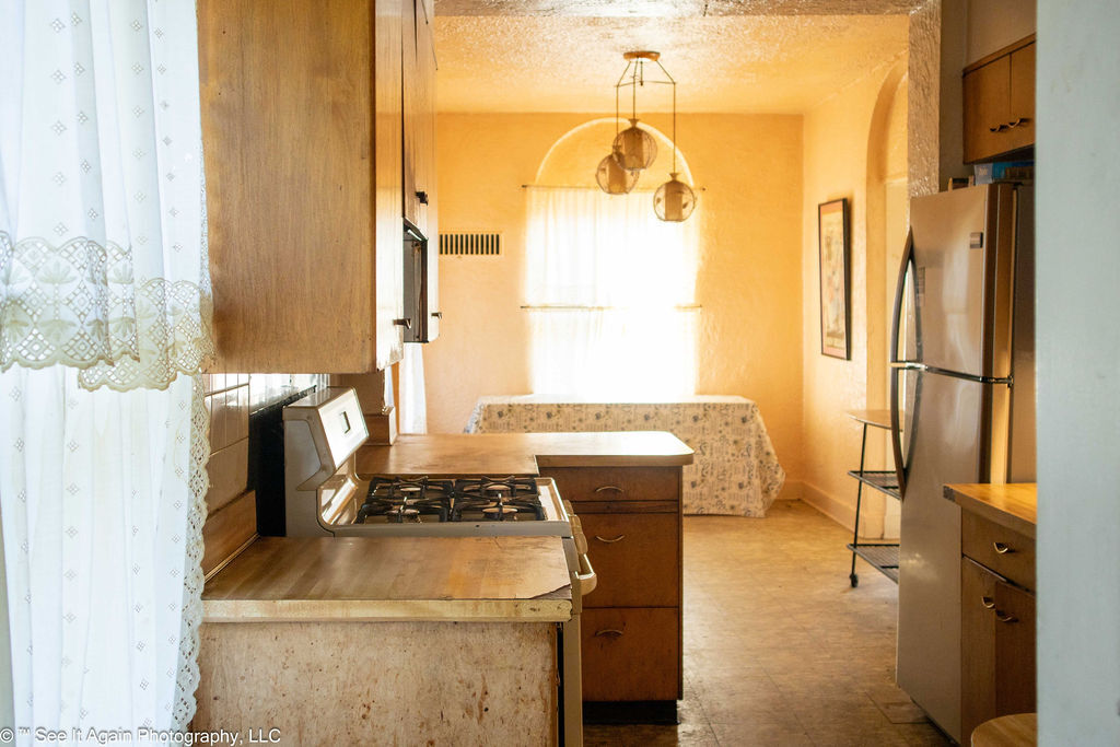 8001 S Oglesby Avenue Property Photo 7