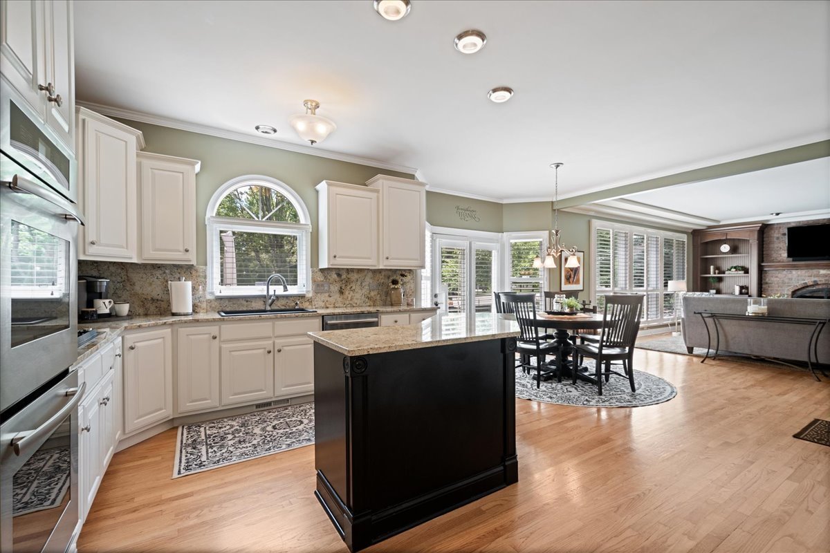 2412 Shaker Court Property Photo 8