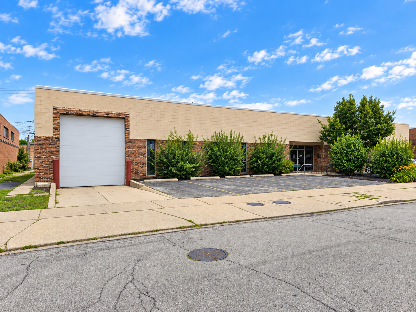 6445 N Hamlin Avenue Property Photo 11
