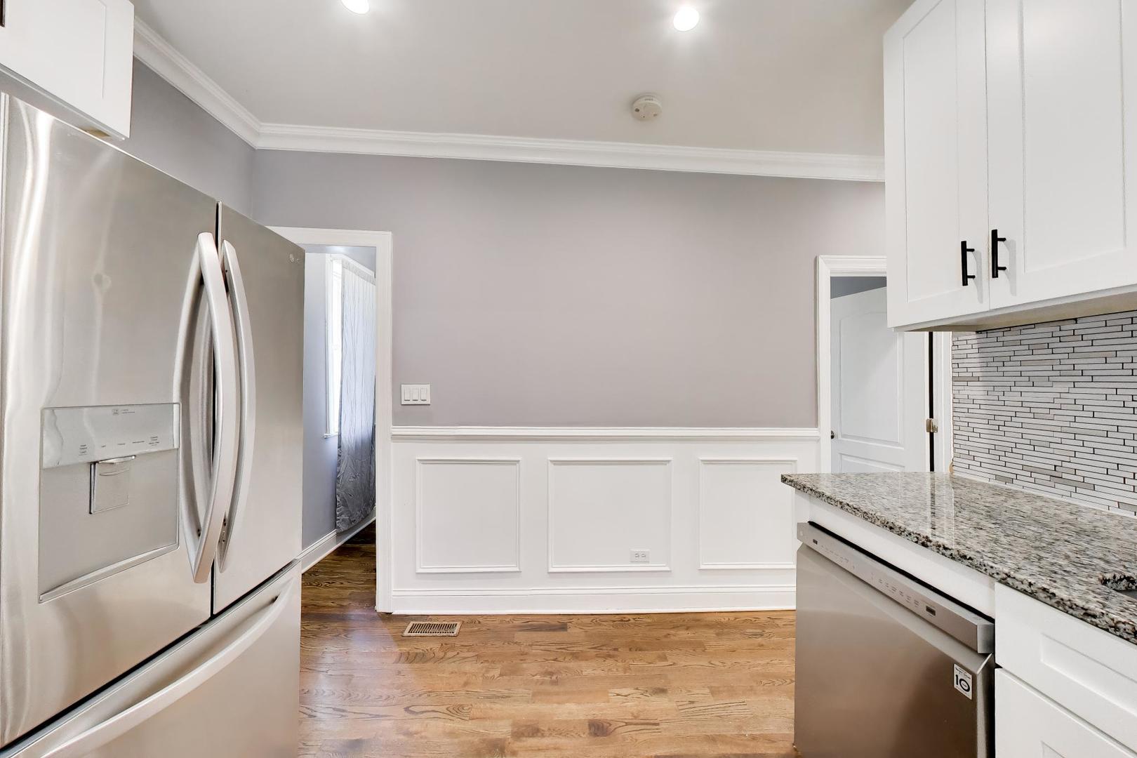 7643 S Eberhart Avenue Property Photo 11