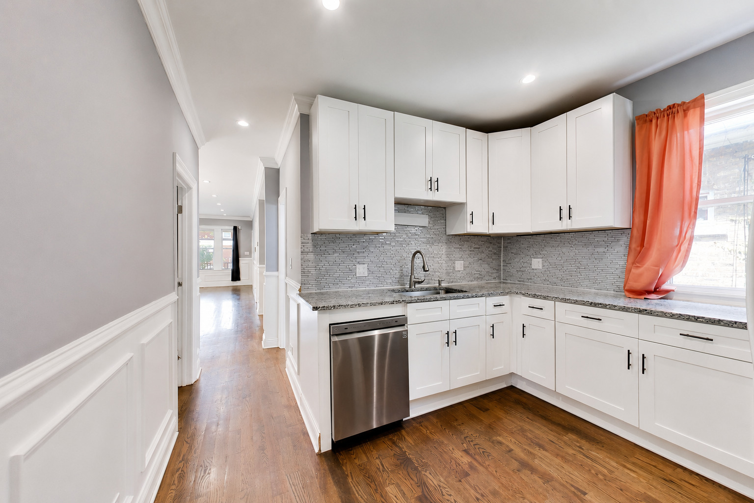 7643 S Eberhart Avenue Property Photo 12