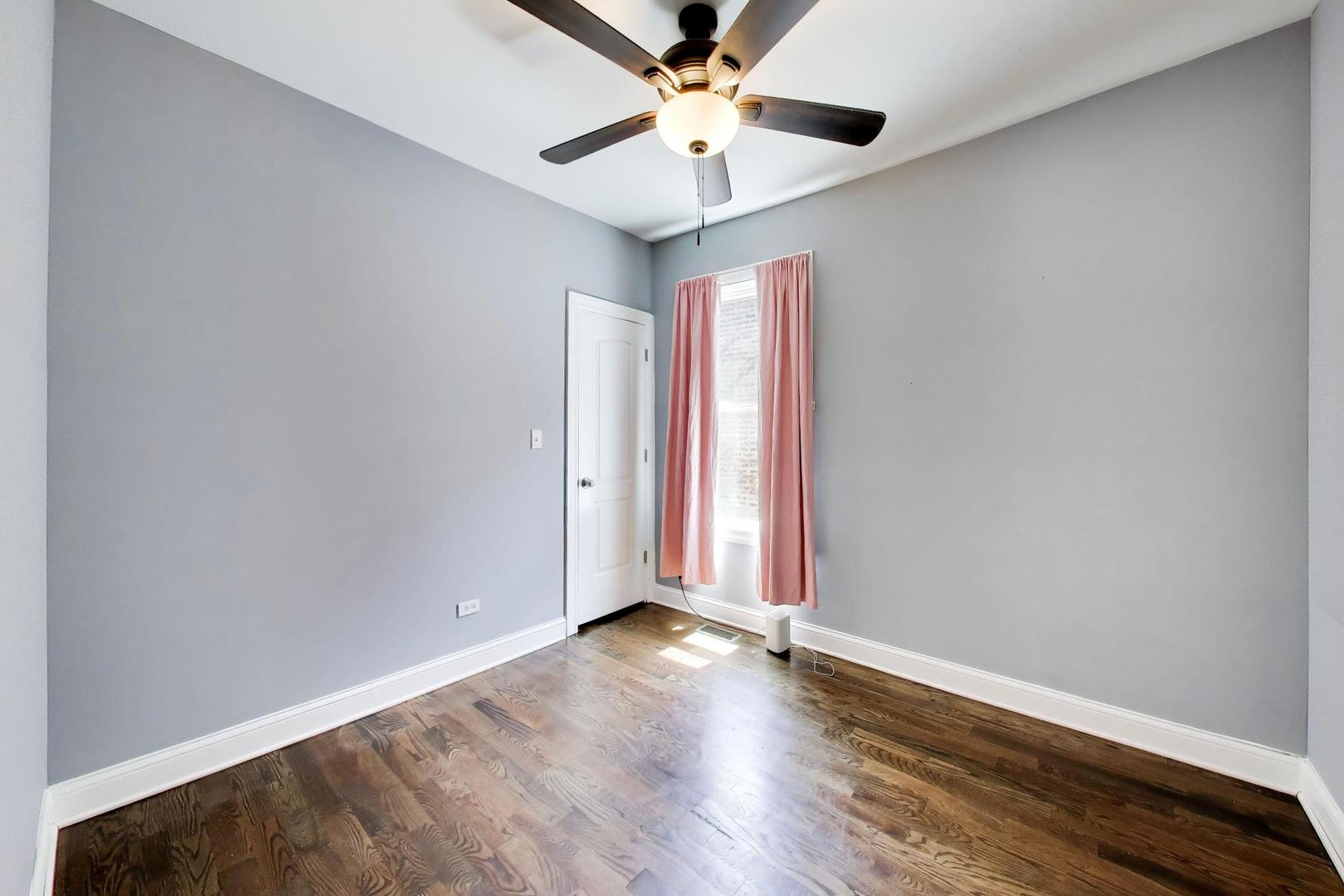 7643 S Eberhart Avenue Property Photo 13