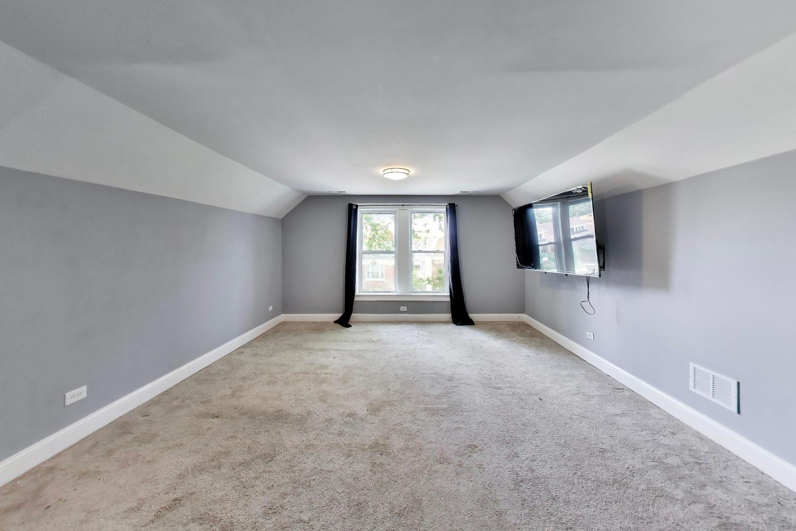 7643 S Eberhart Avenue Property Photo 20