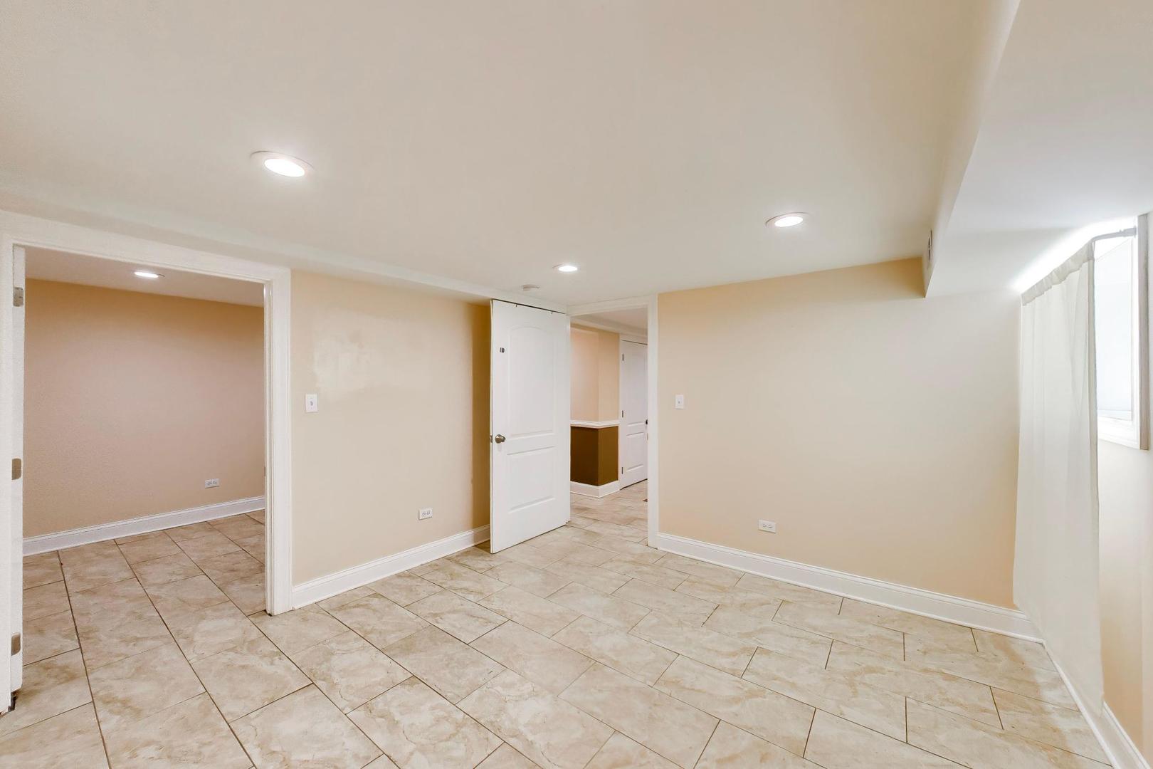 7643 S Eberhart Avenue Property Photo 33