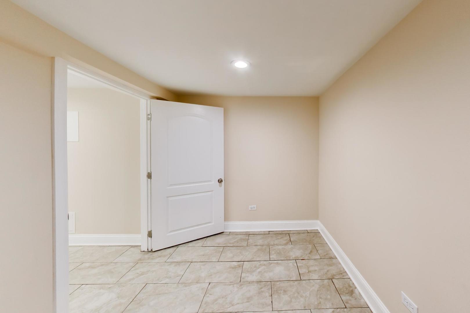 7643 S Eberhart Avenue Property Photo 35