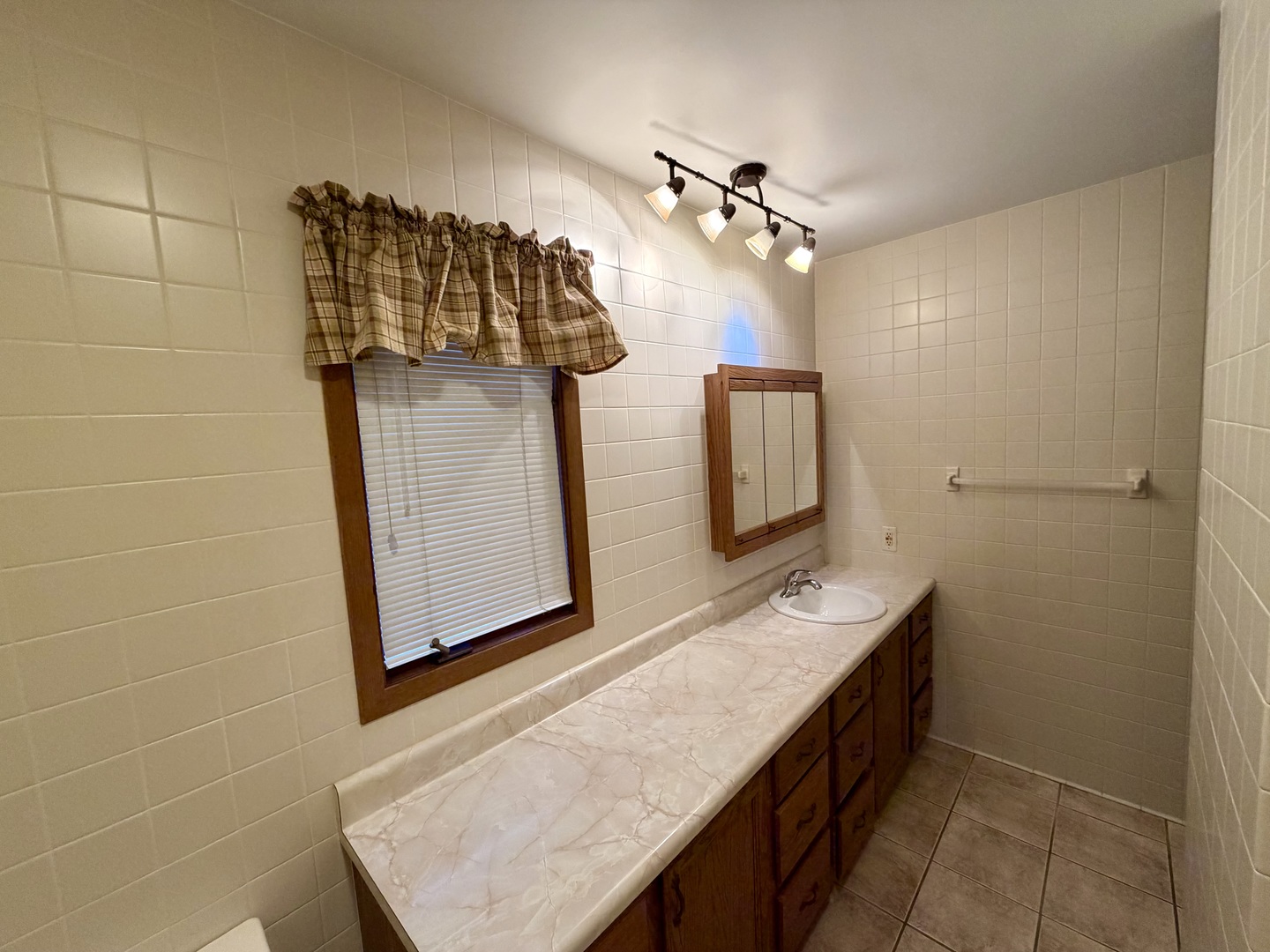 8504 Ridgewood Road 602 Property Photo 9