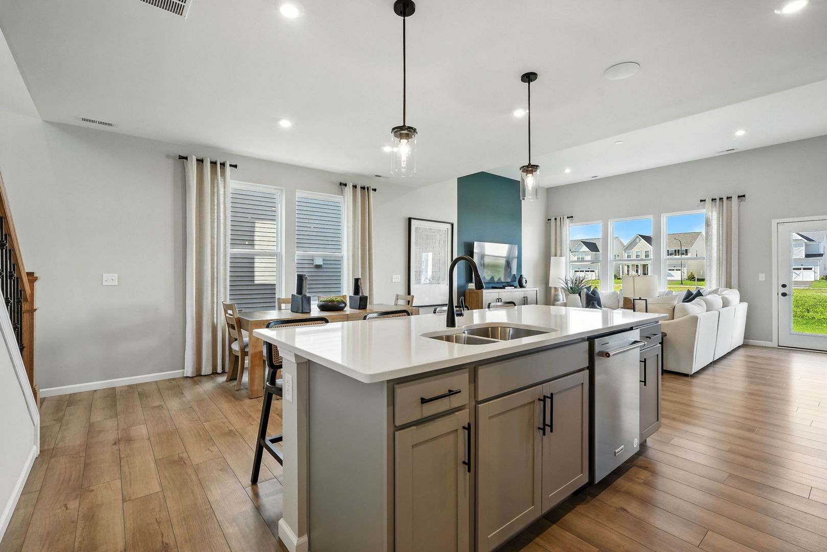 142 Daltrey Drive Property Photo 3