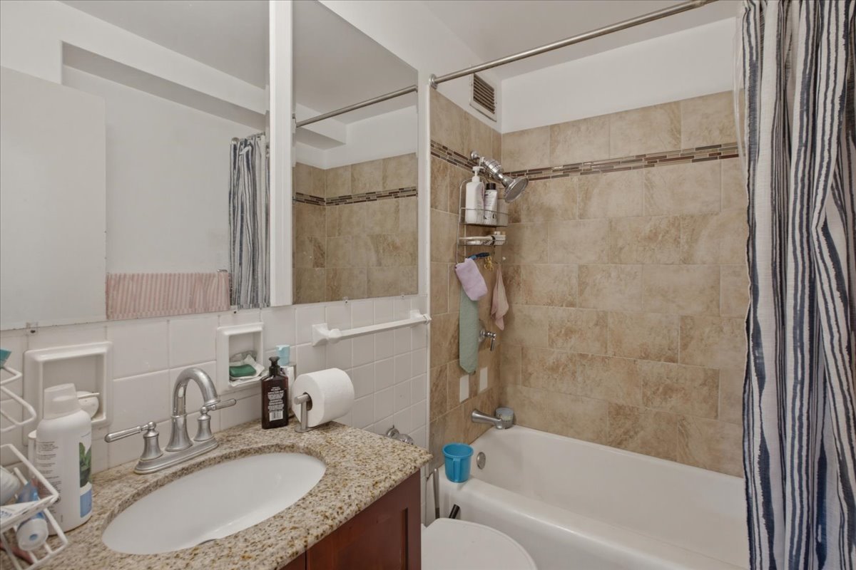 3950 N Lake Shore Drive 2103a Property Photo 10