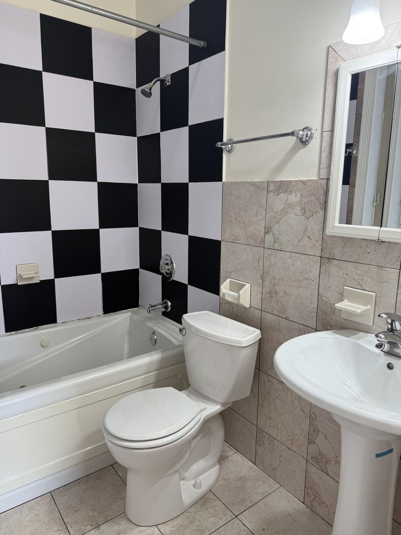 2645 W Haddon Avenue 1 Property Photo 5