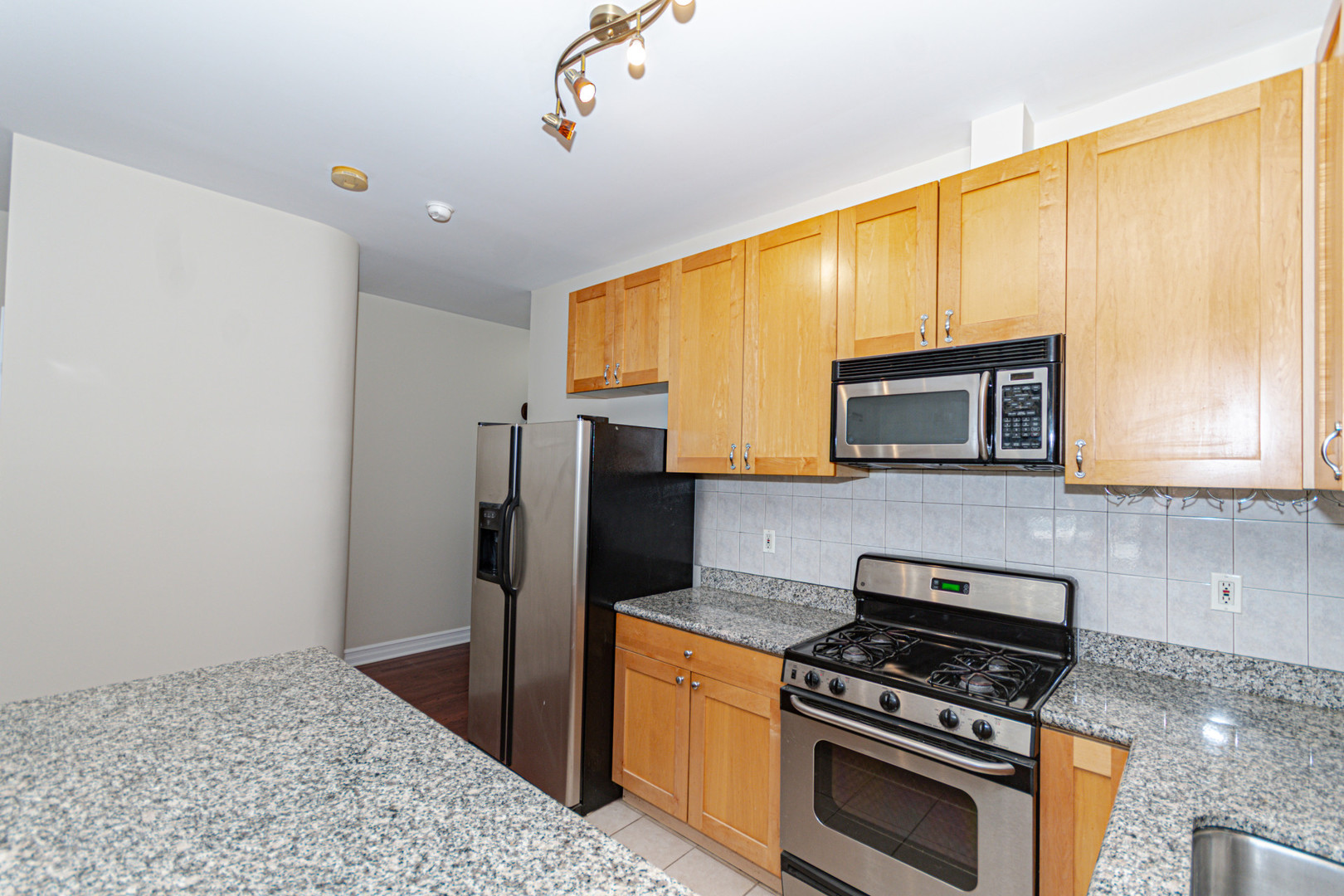 2645 W Haddon Avenue 1 Property Photo 8