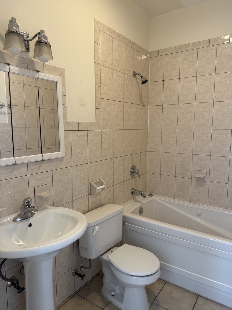2645 W Haddon Avenue 1 Property Photo 16