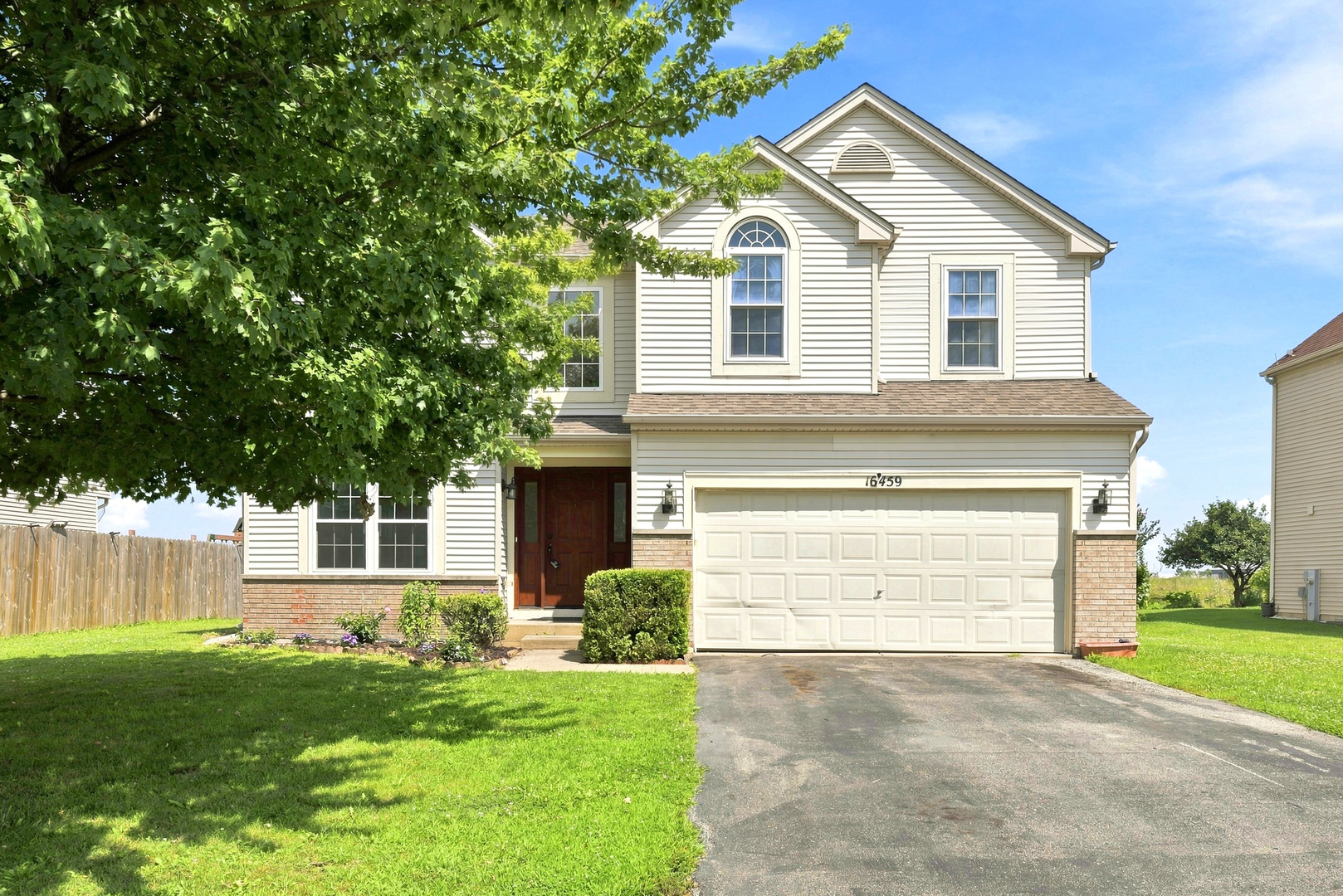 16459 Kingsbrook Drive Property Photo 2