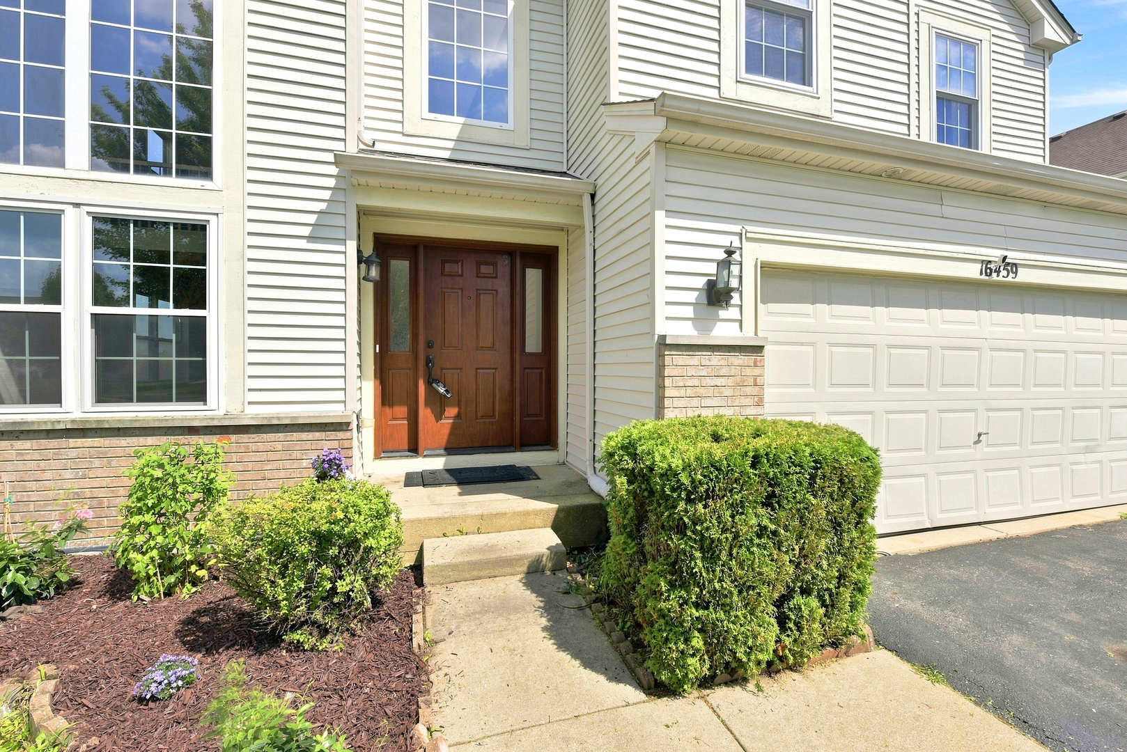 16459 Kingsbrook Drive Property Photo 3