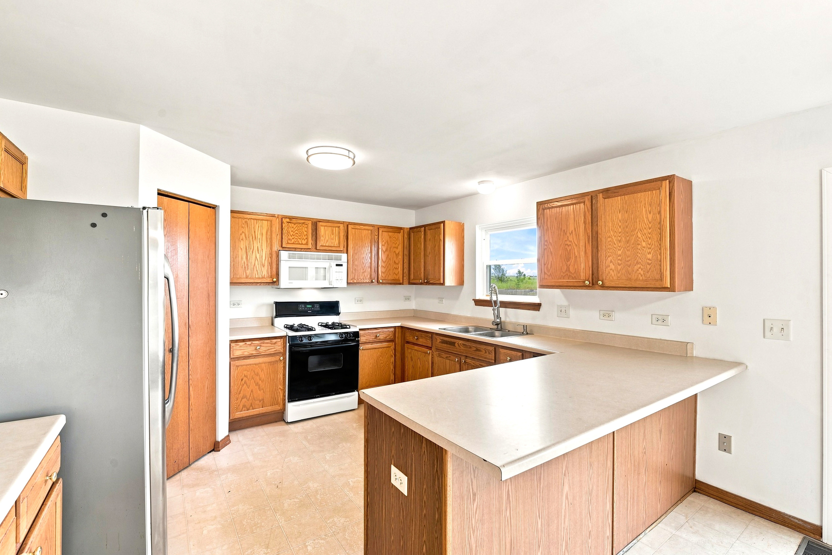16459 Kingsbrook Drive Property Photo 6