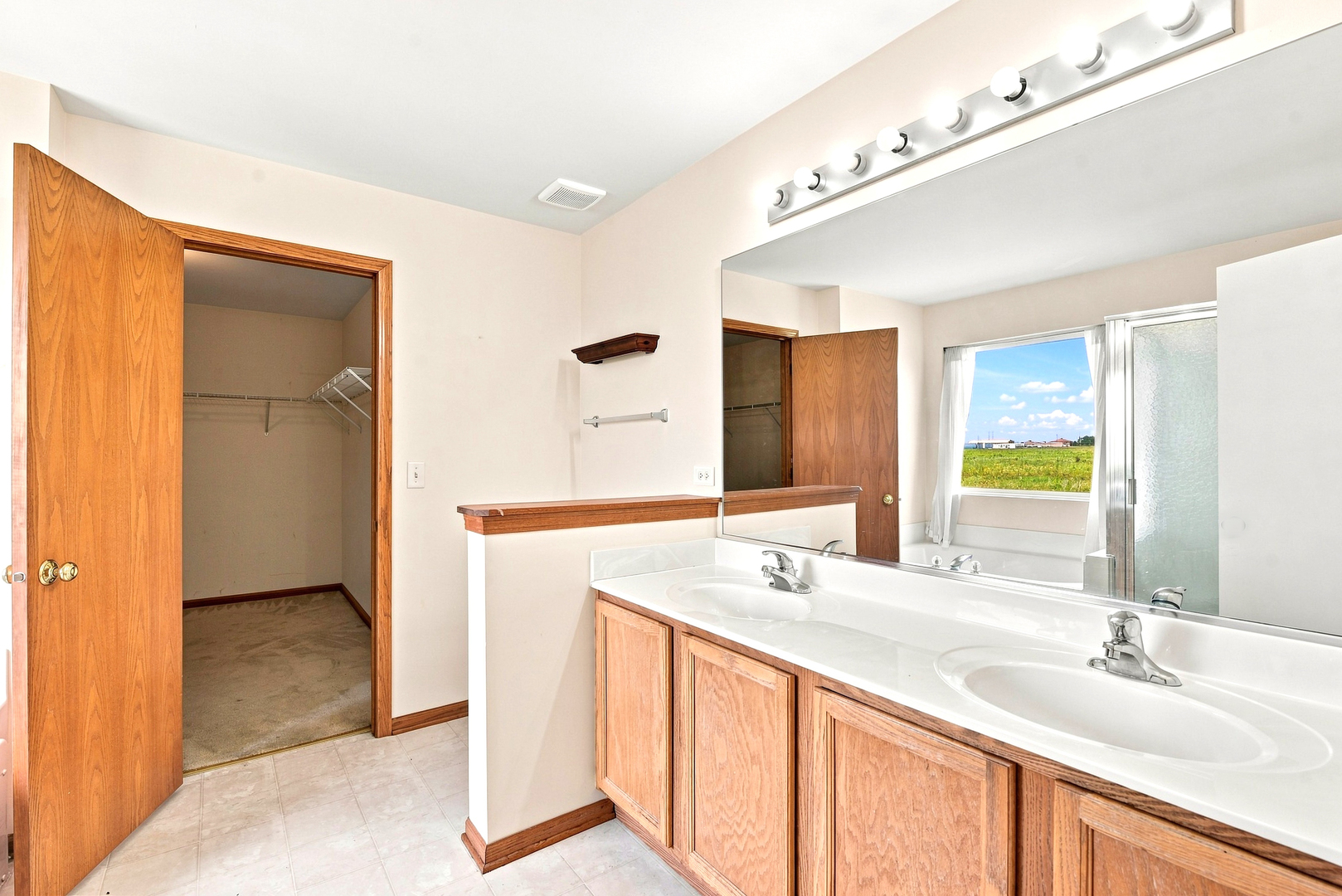 16459 Kingsbrook Drive Property Photo 17