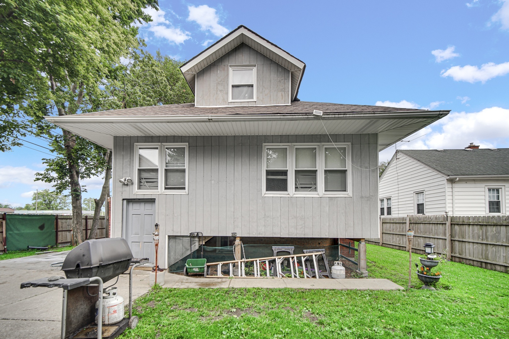 16230 Lowell Avenue Property Photo 18