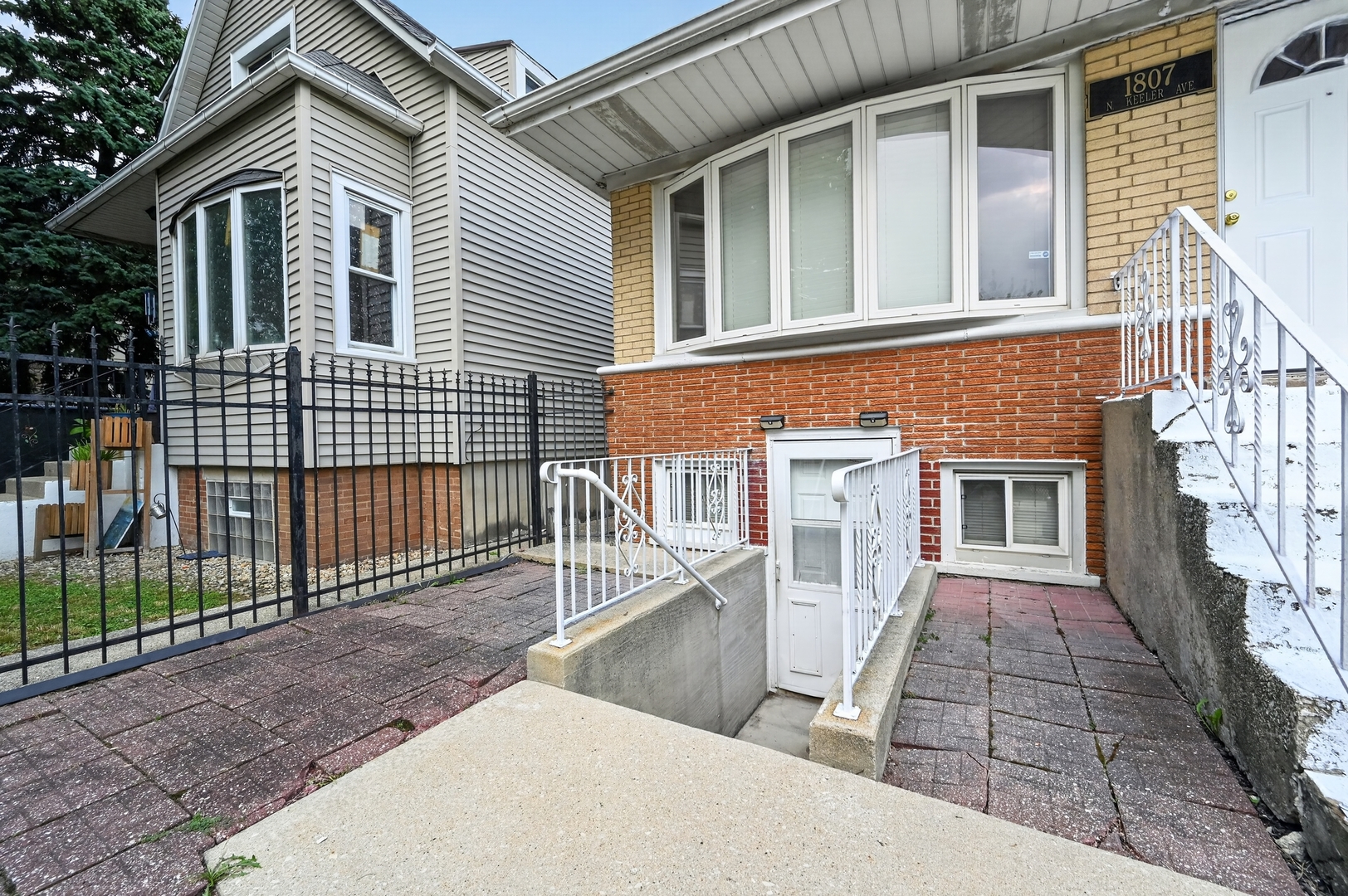 1807 N Keeler Avenue Property Photo 3