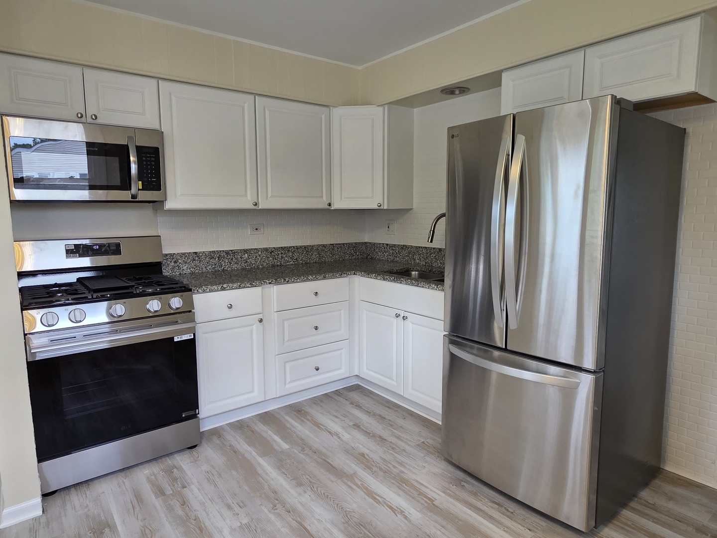 70 N Idlewild Avenue Property Photo 8