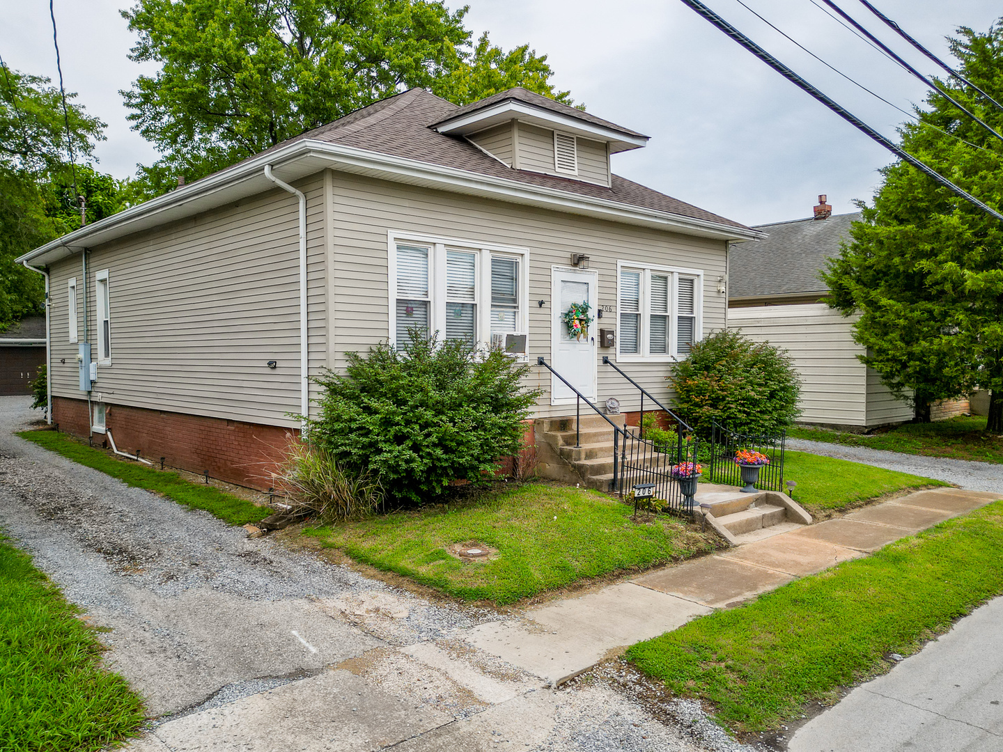206 W White Street Property Photo 2