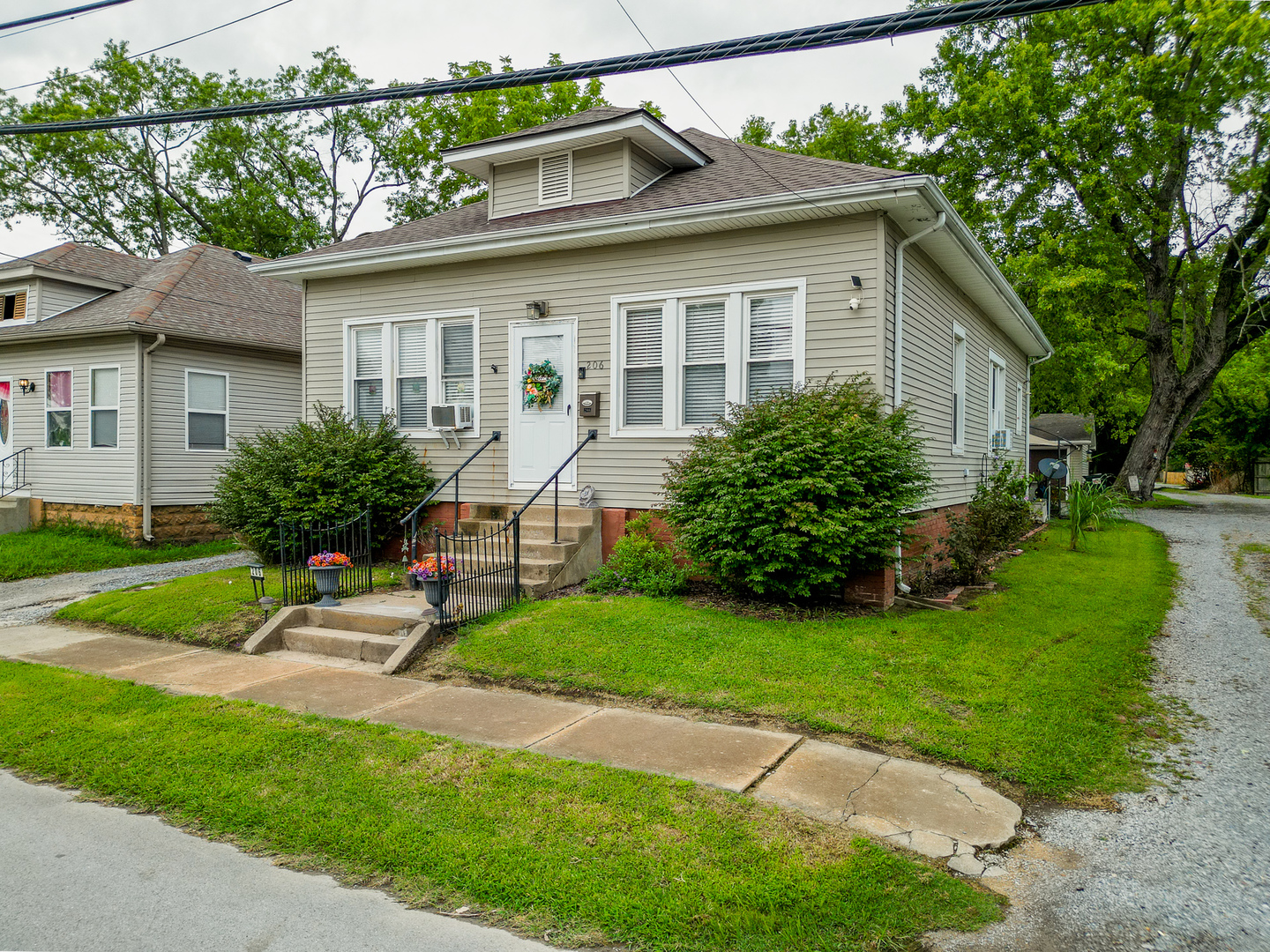 206 W White Street Property Photo 45