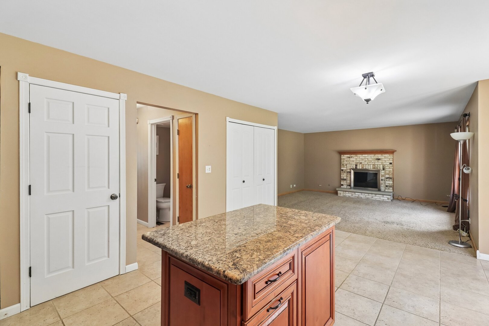 322 Chesapeake Lane Property Photo 7