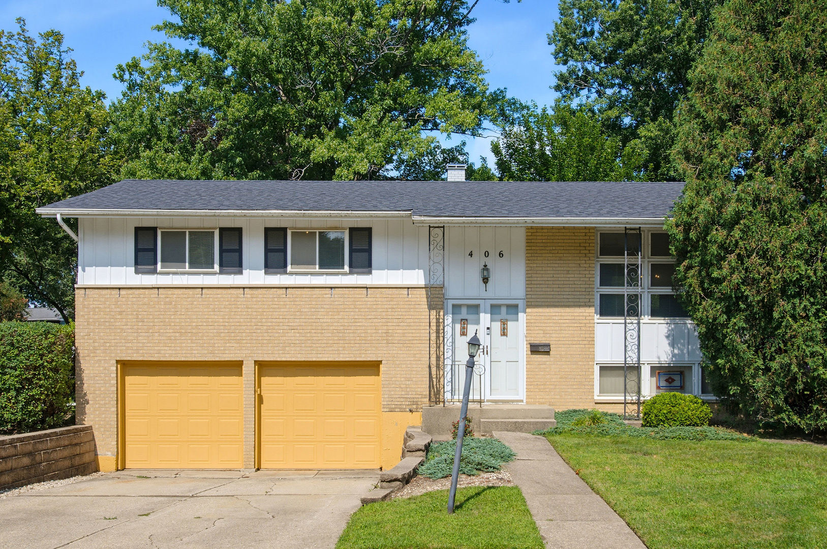 406 N Williams Drive Property Photo 2