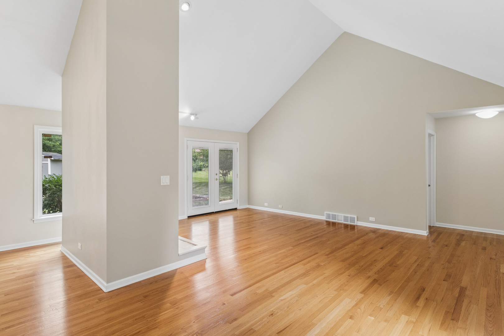 356 Windsor Lane Property Photo 4