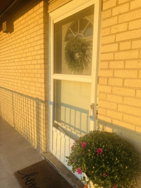605 N Wolf Road B9 Property Photo 2