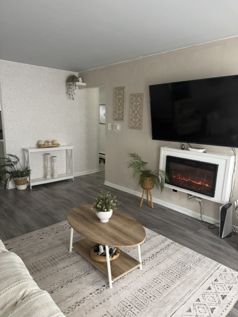 605 N Wolf Road B9 Property Photo 5