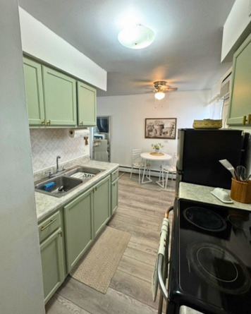 605 N Wolf Road B9 Property Photo 8
