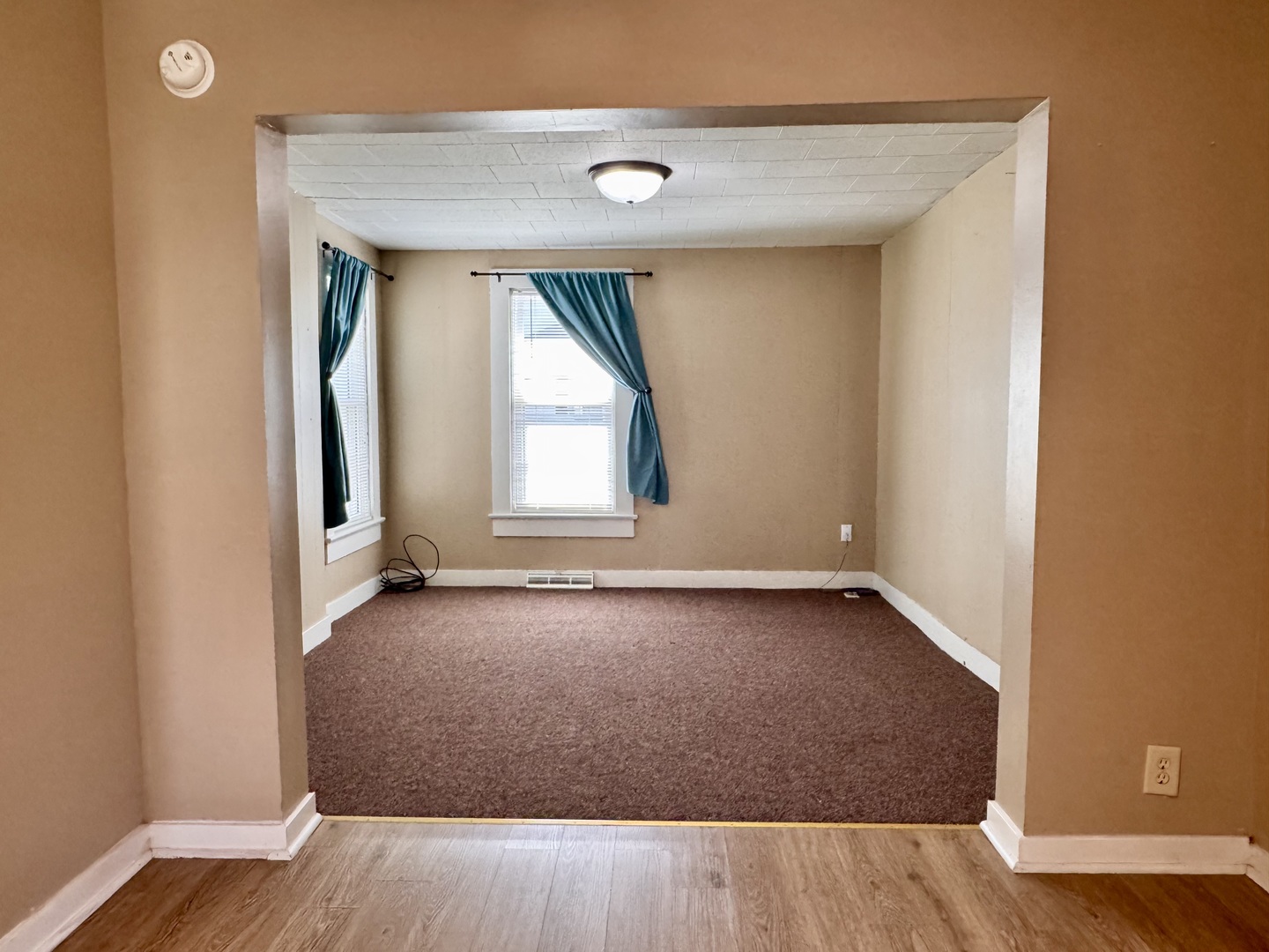 607 E Chamberlin Street Property Photo 4
