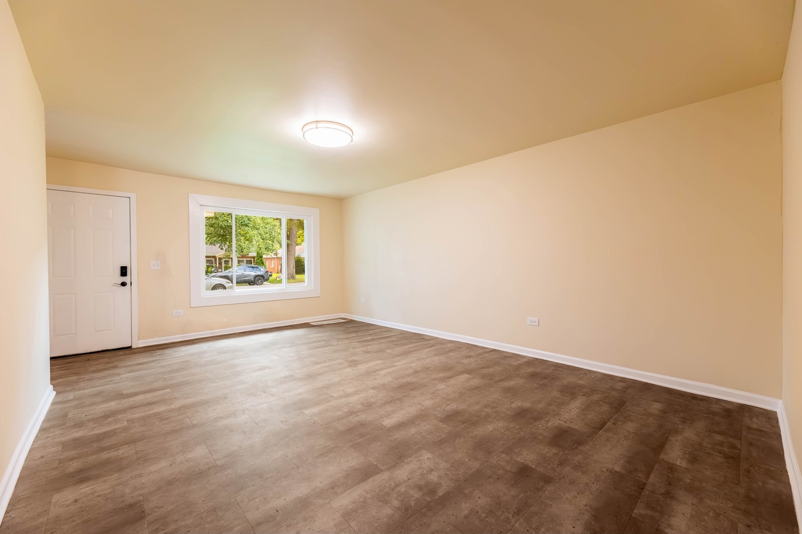 14802 Oak Street Property Photo 2