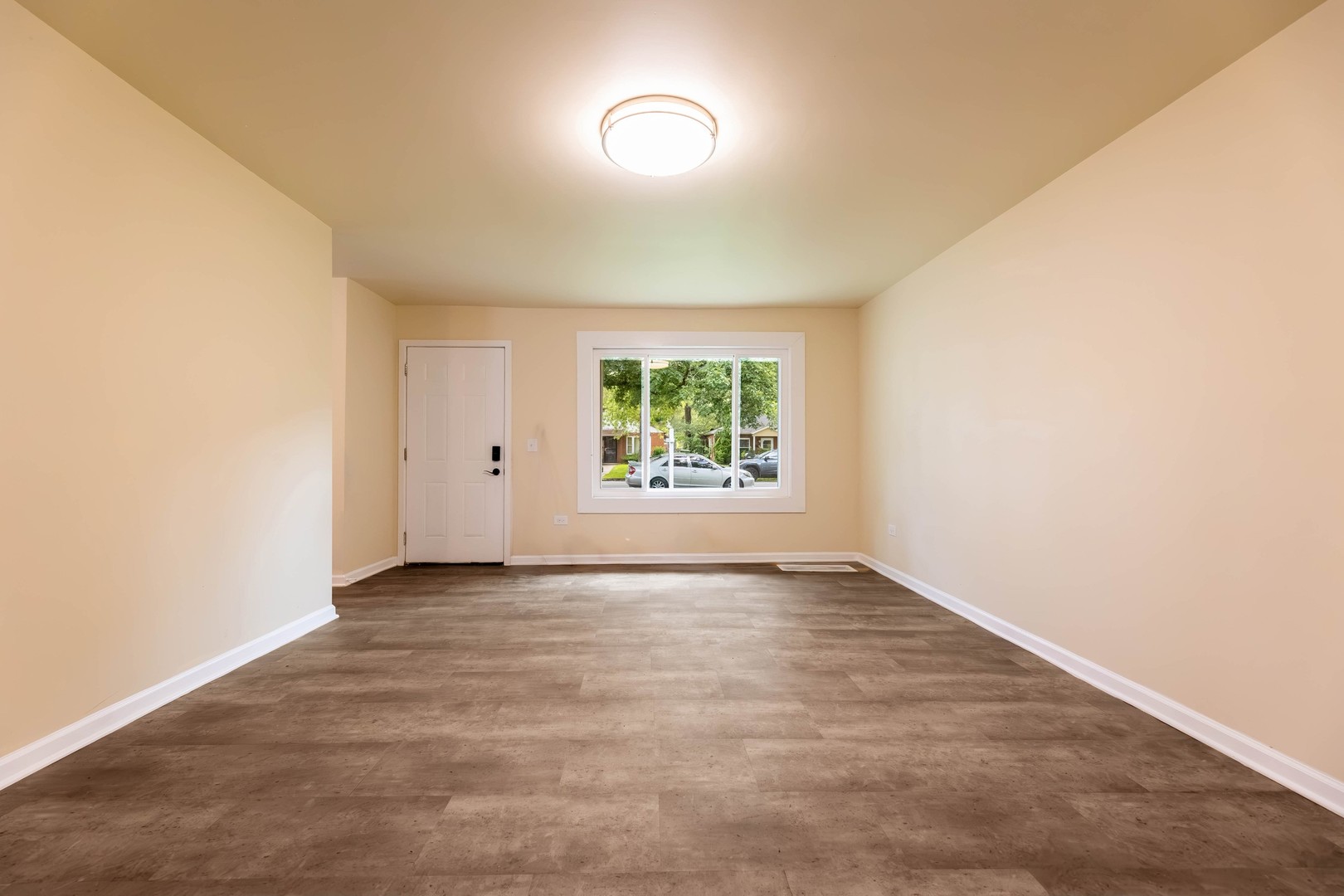 14802 Oak Street Property Photo 3