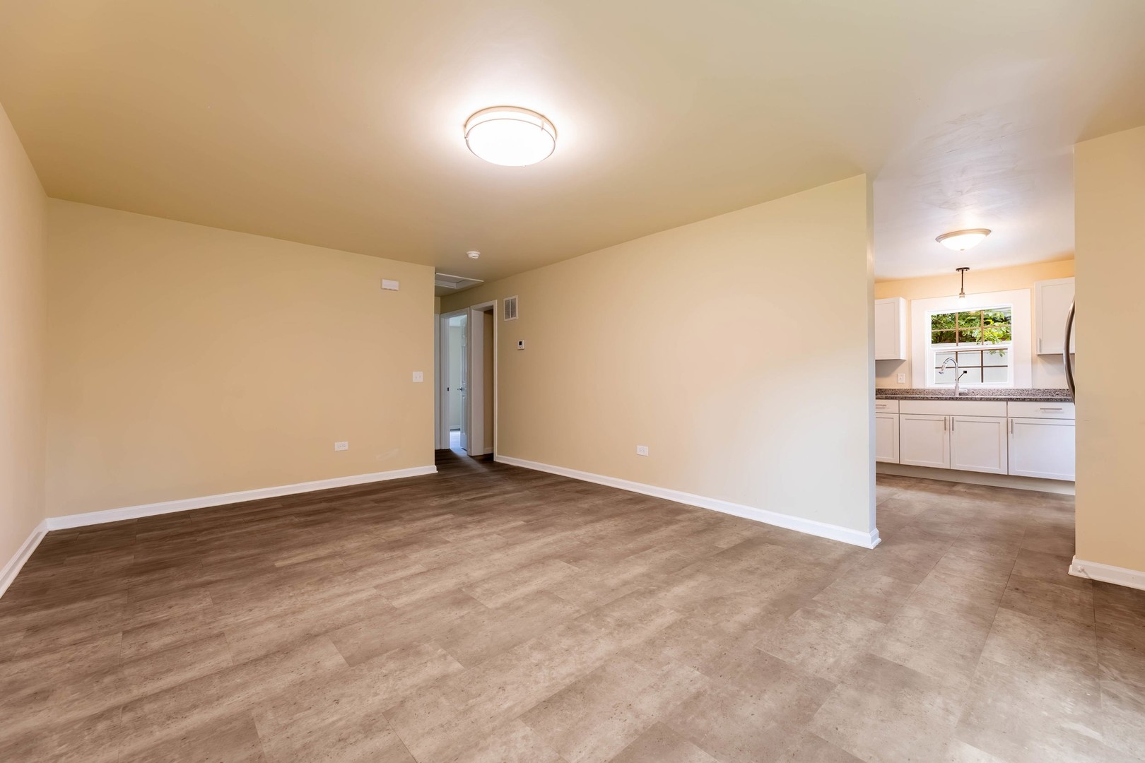 14802 Oak Street Property Photo 4