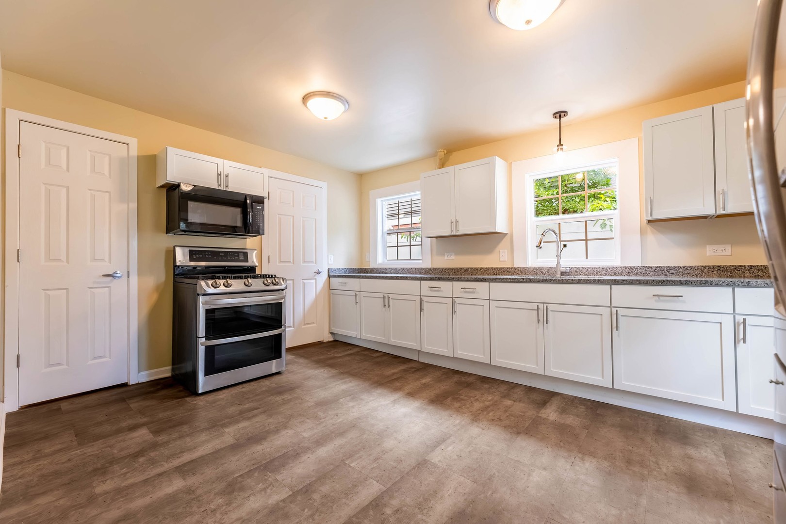 14802 Oak Street Property Photo 5
