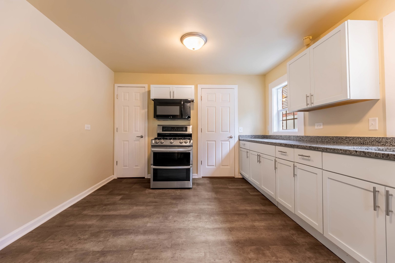 14802 Oak Street Property Photo 7