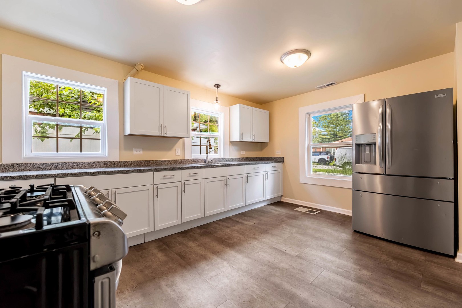 14802 Oak Street Property Photo 8