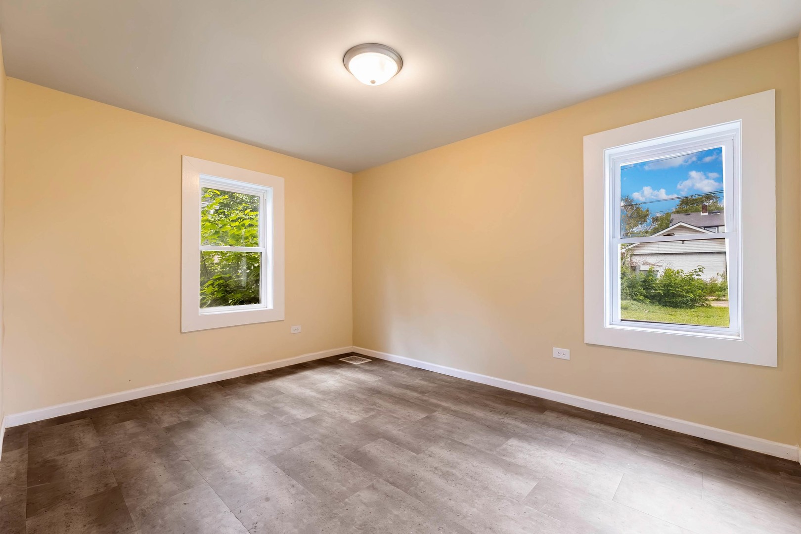 14802 Oak Street Property Photo 12