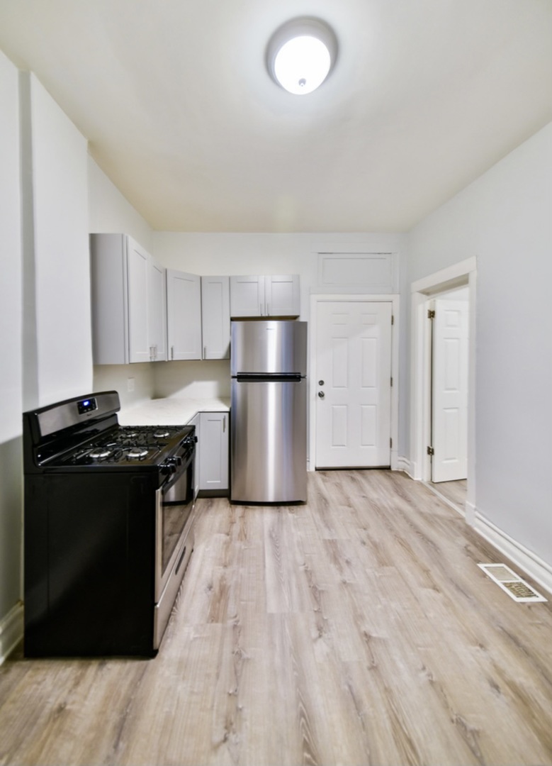 6344 S Eberhart Avenue 1 Property Photo 8