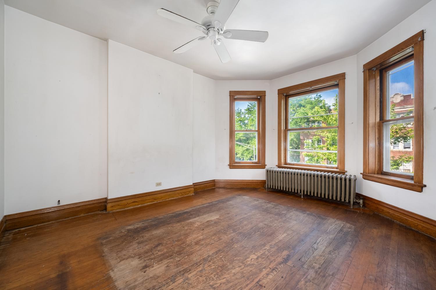 4505 N Artesian Avenue Property Photo 3