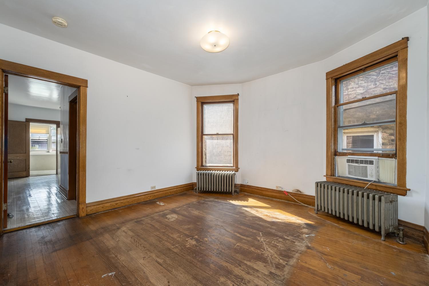 4505 N Artesian Avenue Property Photo 5