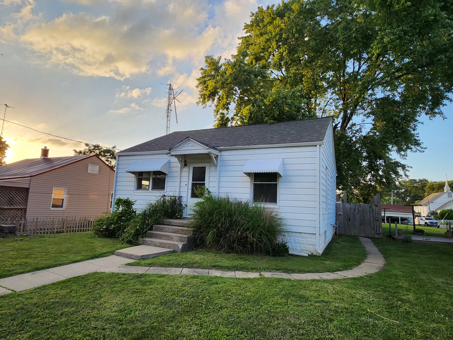 203 E Kaskaskia Street Property Photo 2