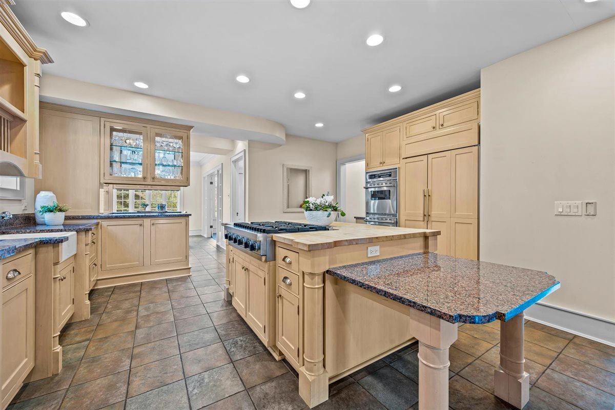 224 Sheridan Road Property Photo 21