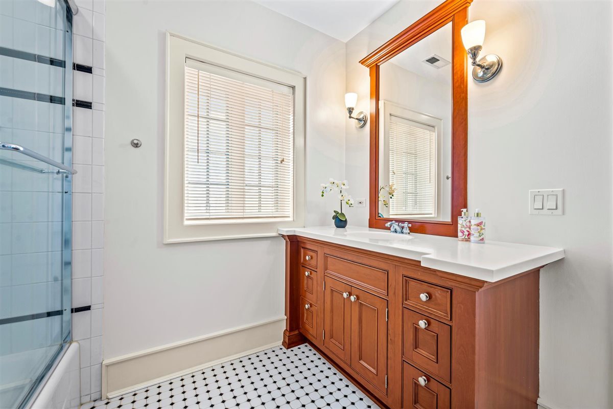 224 Sheridan Road Property Photo 38